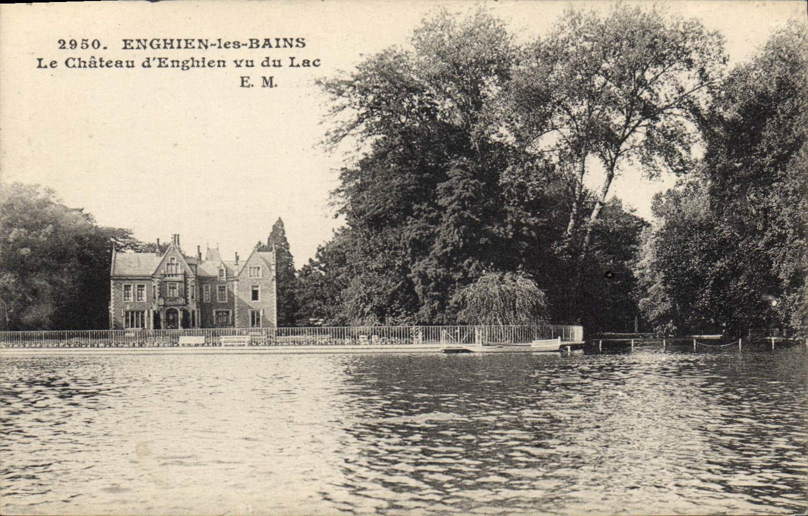 CPA Enghien les Bains le chateau d'Enghien vu du lac 