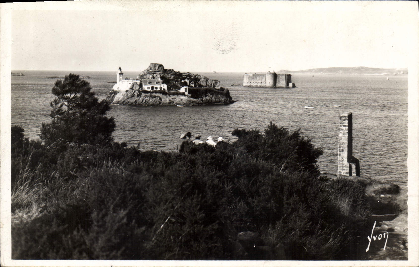 CPA Carantec Finistere l'Ile Louet et le chateau du Taureau 