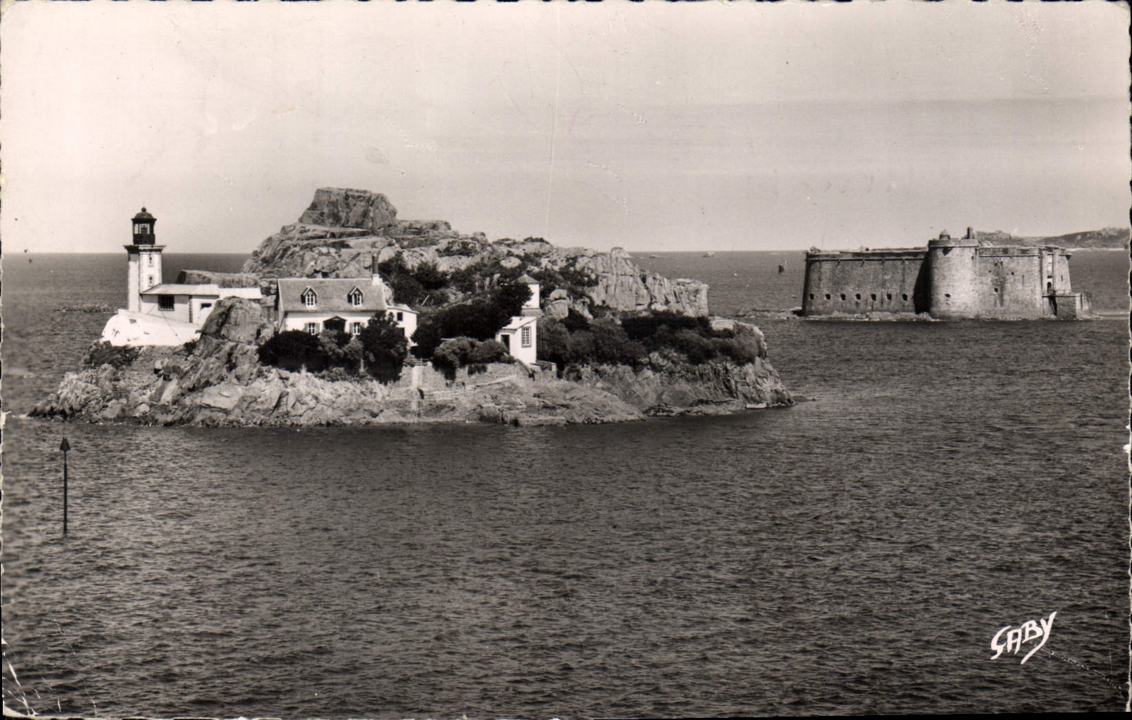CPA Carantec Finistere chateau du taureau et Ile Louet 