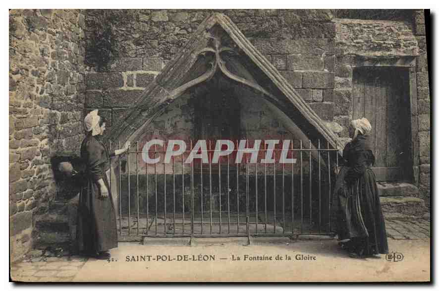 CPA Saint Pol de Leon la fontaine de la Gloire 