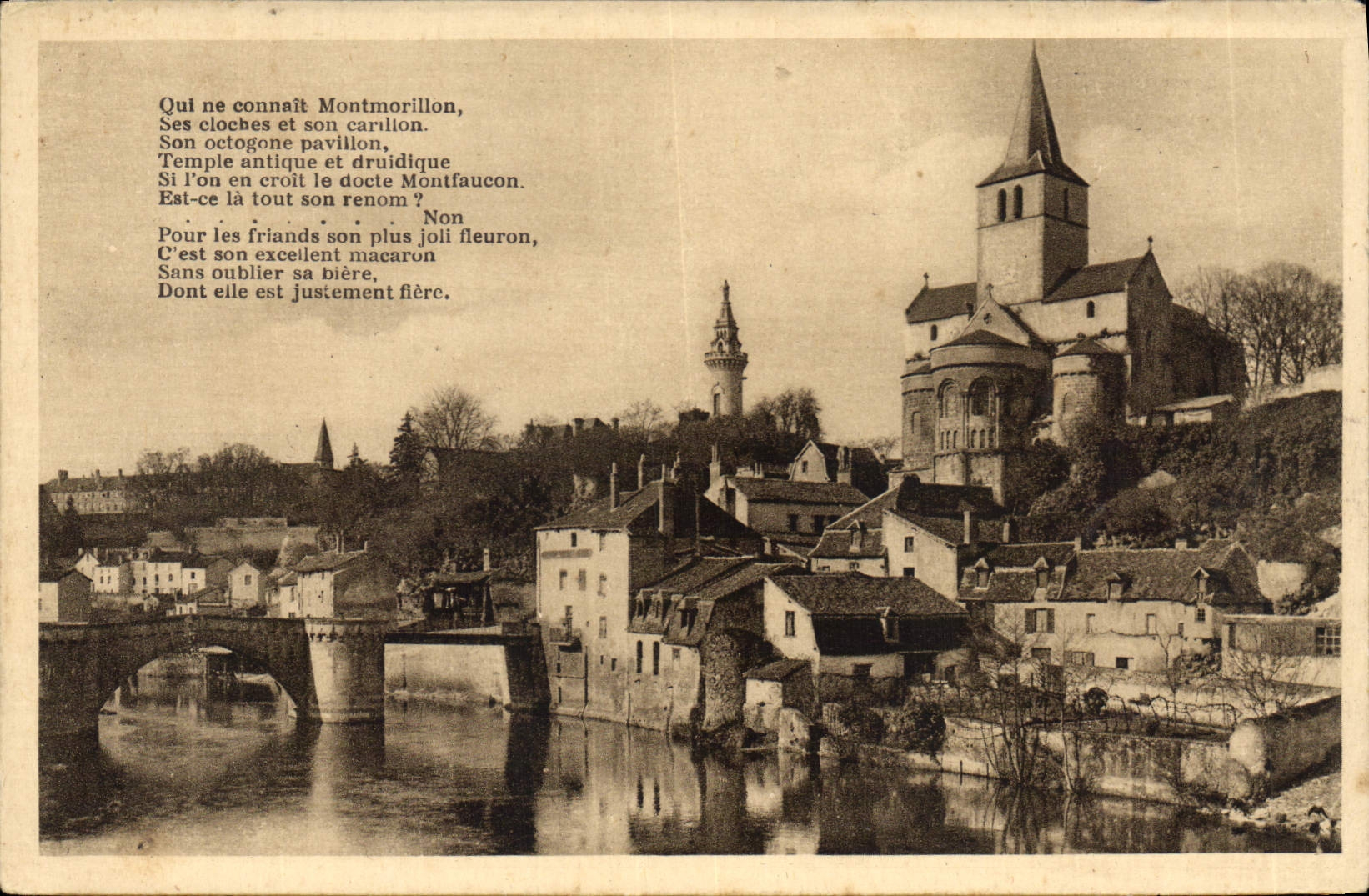 CPA Mont Morillon Vienne vue prise de l'ancien palais 