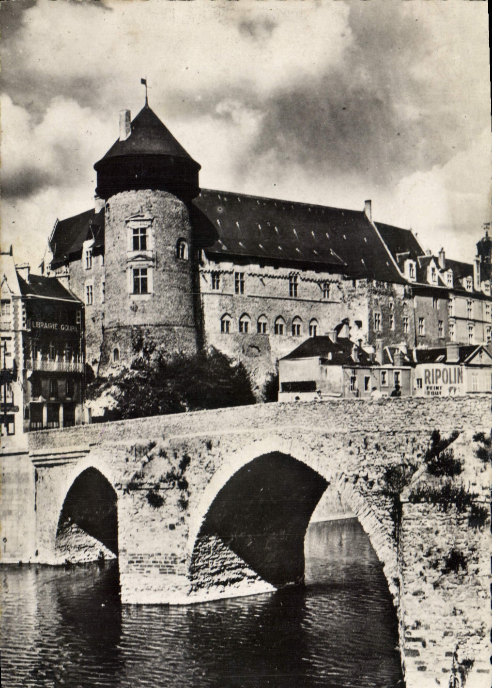 CPA Laval Mayenne le Vieux et le chateau 