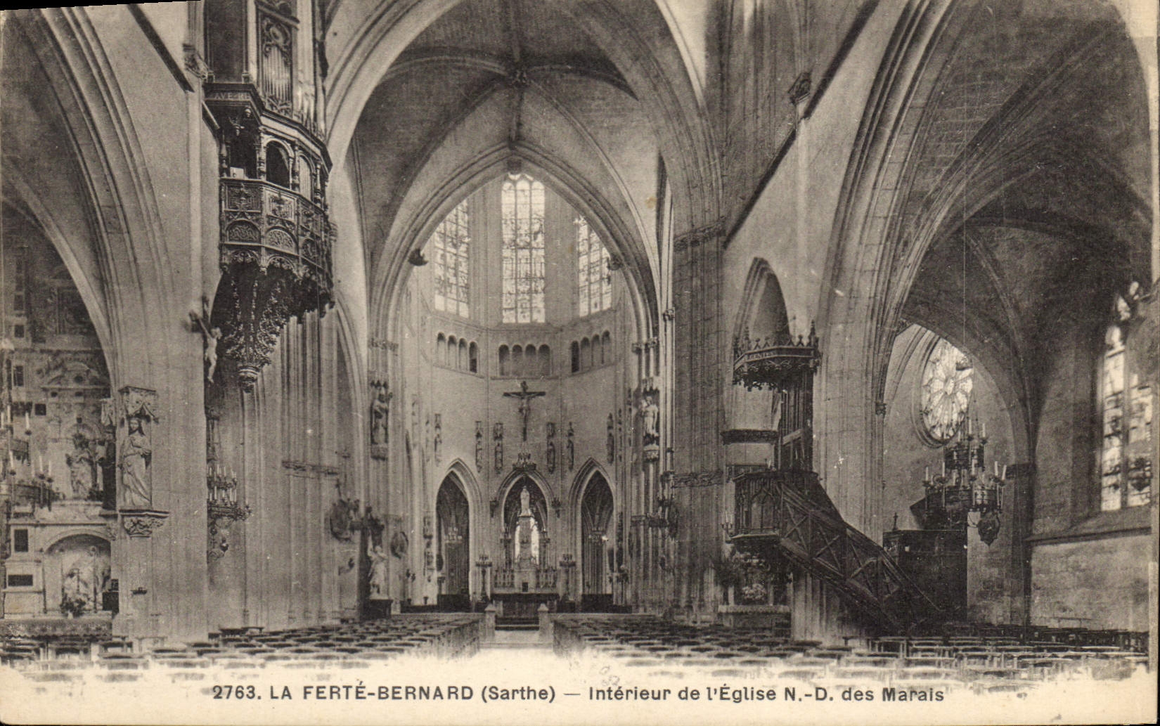 CPA La Ferte Bernard Sarthe interieur de l'eglise N D des marais 