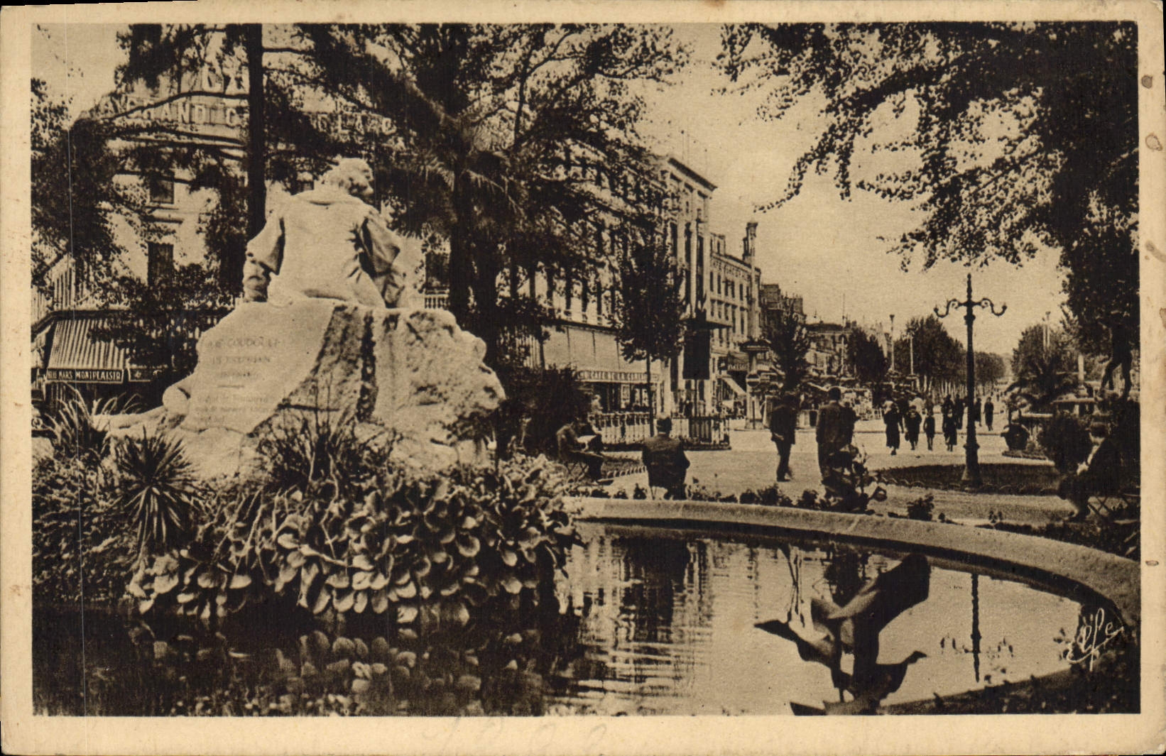 Toulouse - Square Wilson — statue de Goujon Le Tostethan dans le parc Maurice-Raisin