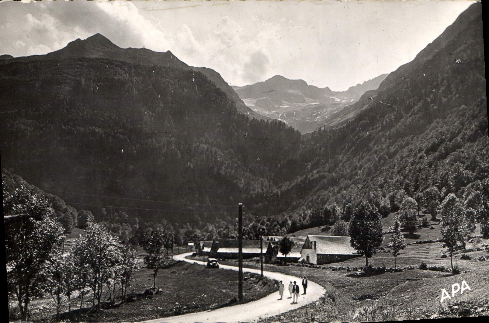 CPA En Parcourant les Pyrenees vallee et Cirque du Lys pres Luchon Hte Gne 