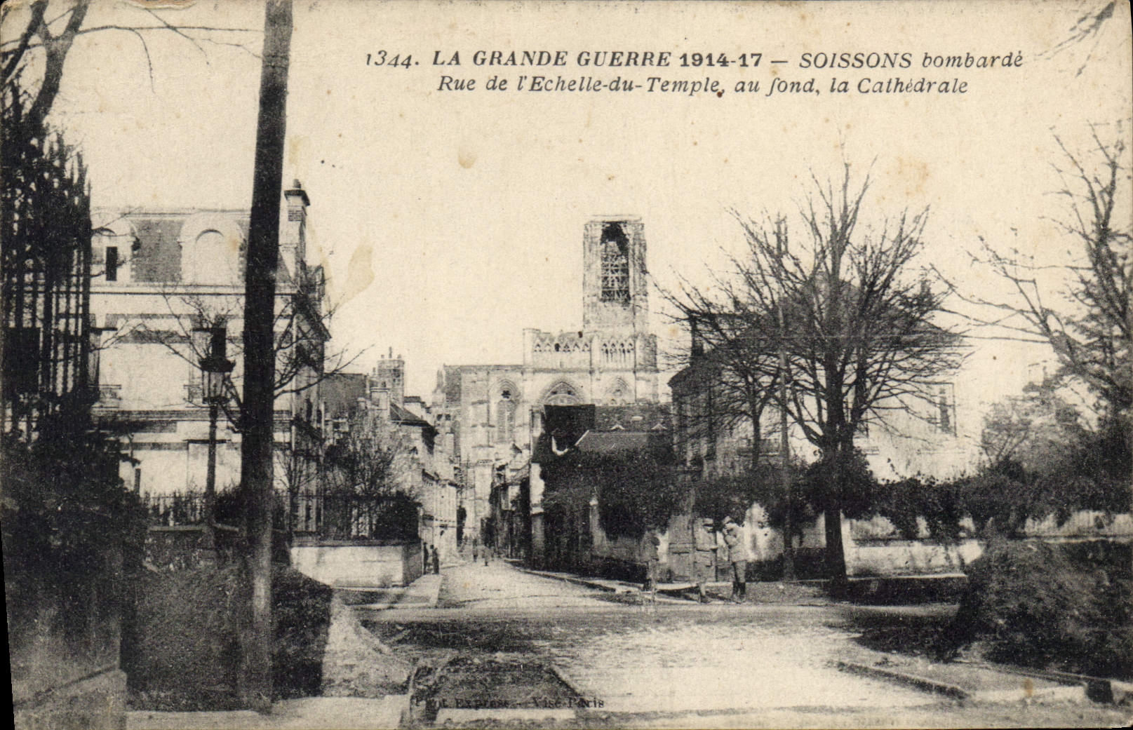 Soissons bombardée — Rue de l’Échelle-du-Temple, au fond la cathédrale — Éditeur : Vise-Paris, n° 1344
