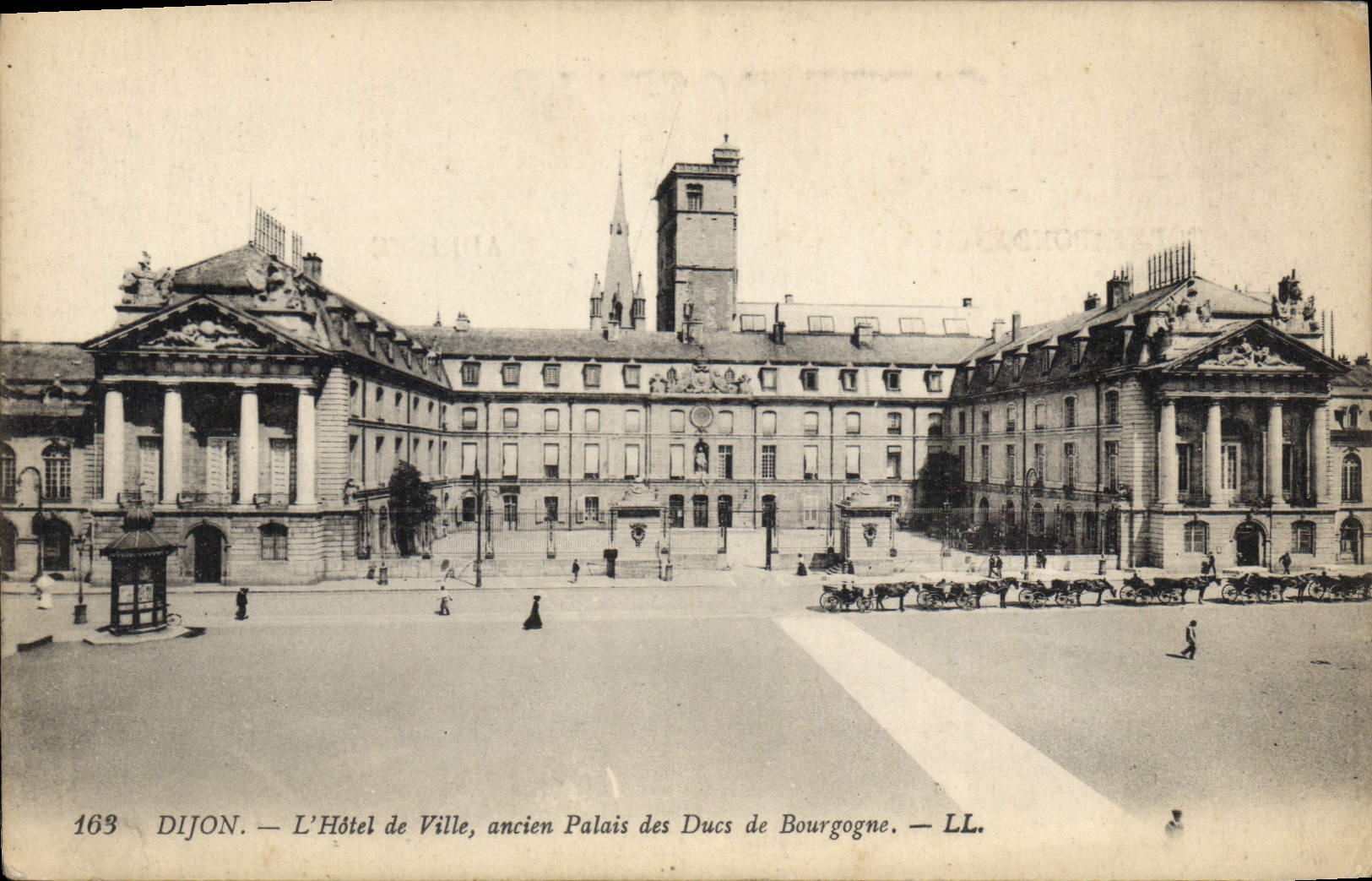 CPA Dijon l'hotel de Ville ancien palais des Ducs de Bourgogne 