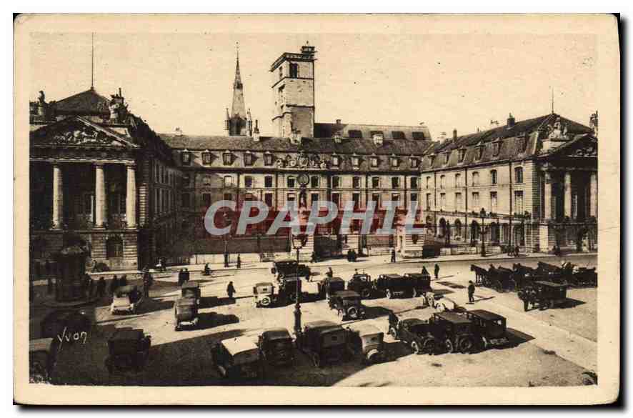 CPA Dijon Cote d'Or Ancien Palais des Ducs de Bourgogne La place d'Armes 