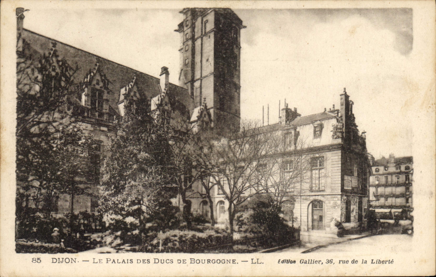 CPA Dijon Le Palais des Ducs de Bourgogne 