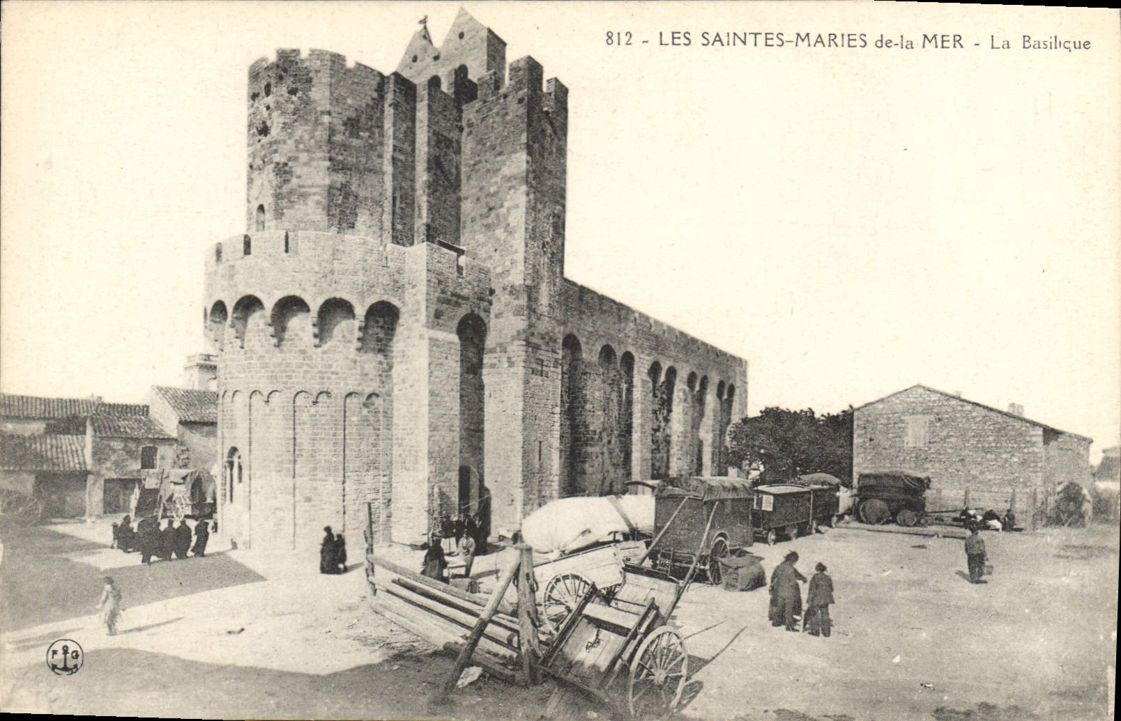 CPA Les Saintes Marie de la Mer La Basilique 