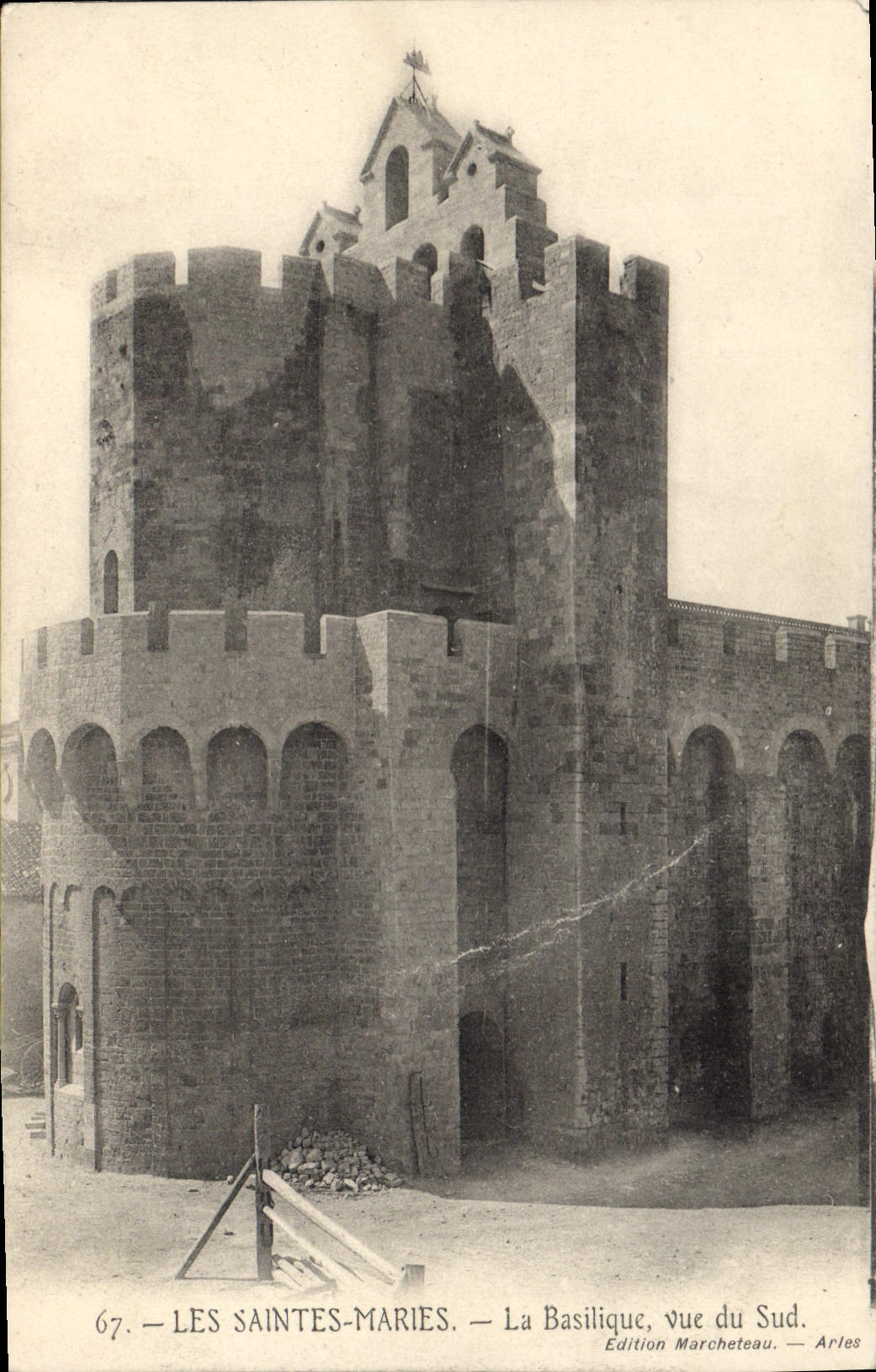 Les Saintes-Maries — De Basiliek, uitzicht vanaf het zuiden — Uitgave Marcheteau, Arles