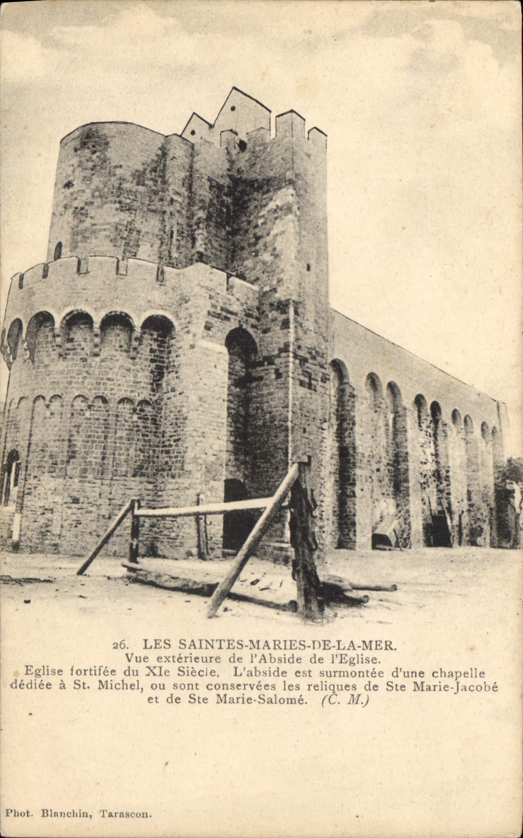 Les Saintes-Maries-de-la-Mer — Église fortifiée du XIIe siècle — Phot. Blanchin, Tarascon, n°26