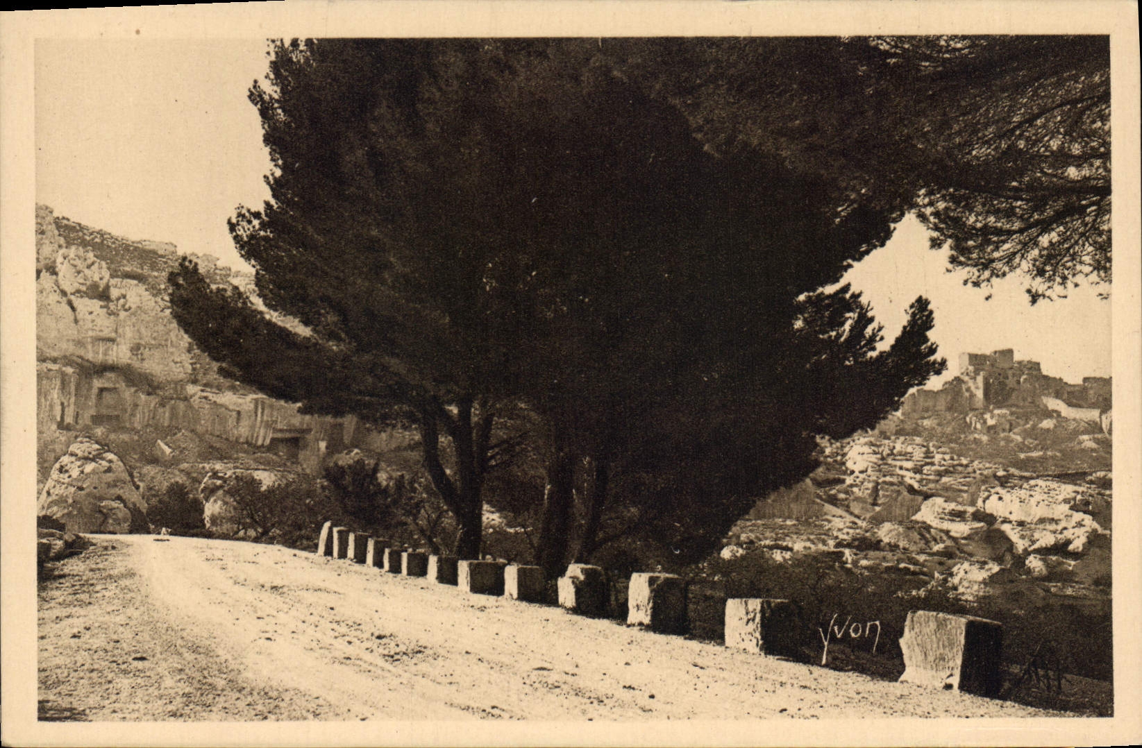 Les Baux — Paysages et pierres de Provence — Édition d'Art YVON