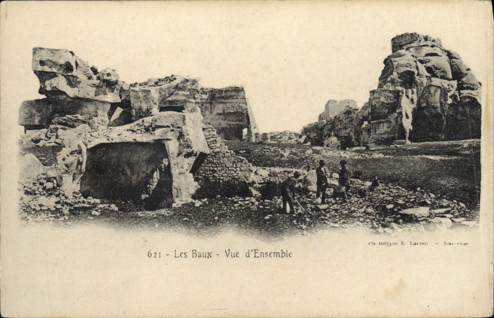 Les Baux - Vue d'Ensemble — n° 621 — phototypie E. Lacomo