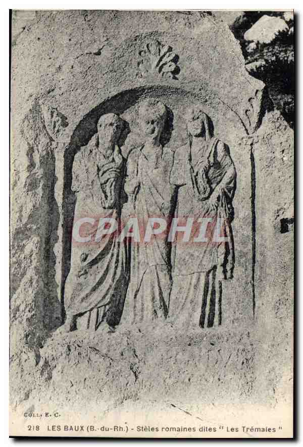 CPA Les Baux B du Rh Steles romaines dites Les Tremales 