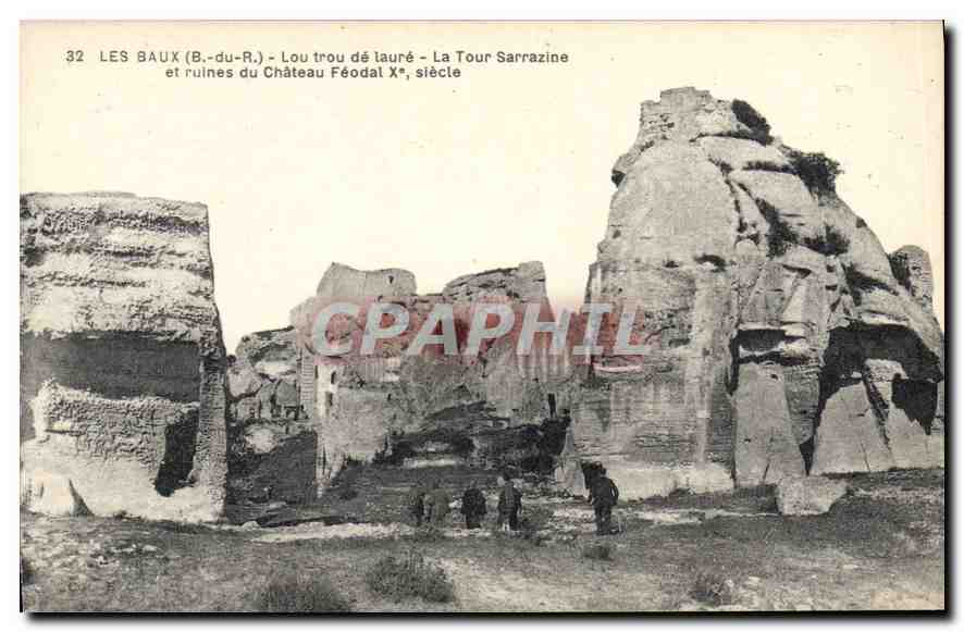 CPA Les Baux B du R Lou trou de laure La Tour Sarrazine 