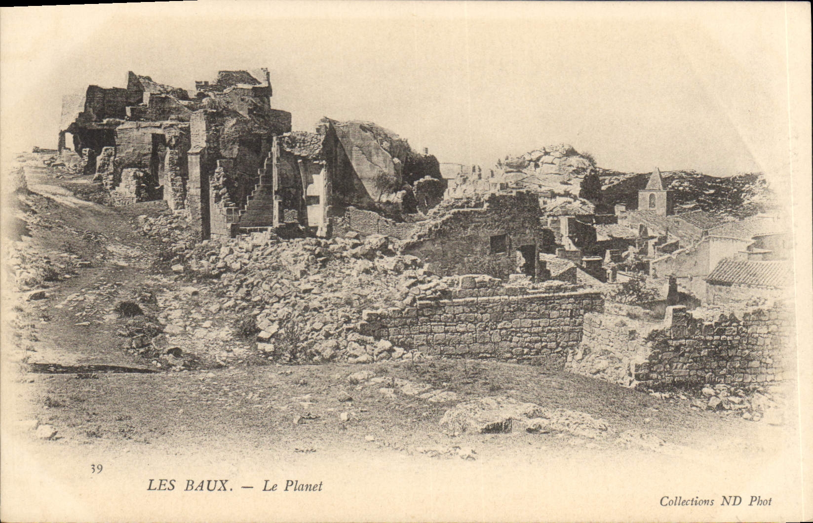 Les Baux — Le Planet — Collections ND Phot