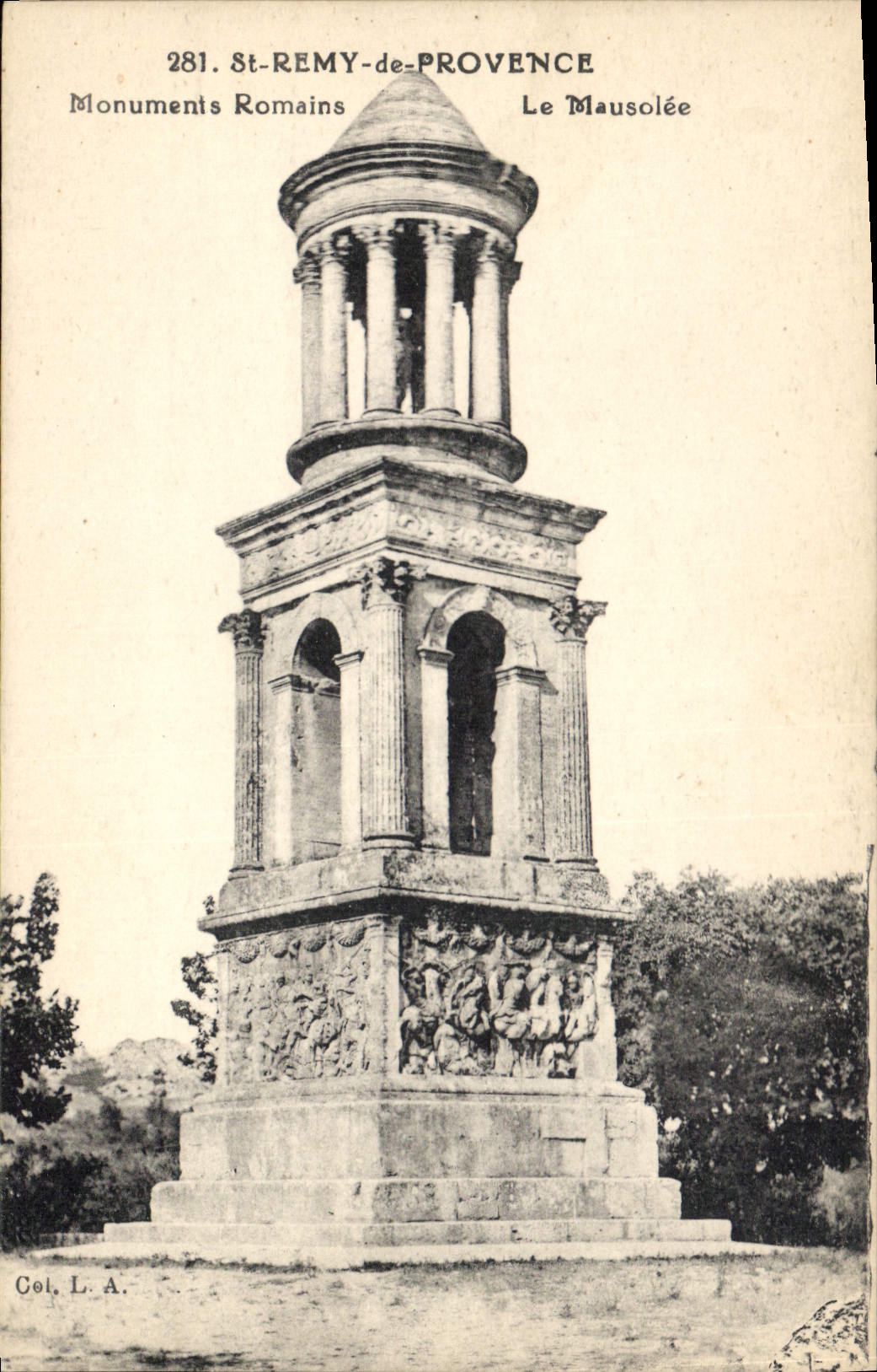 CPA St Remy de Provence Monuments Romains Le Mausolee 