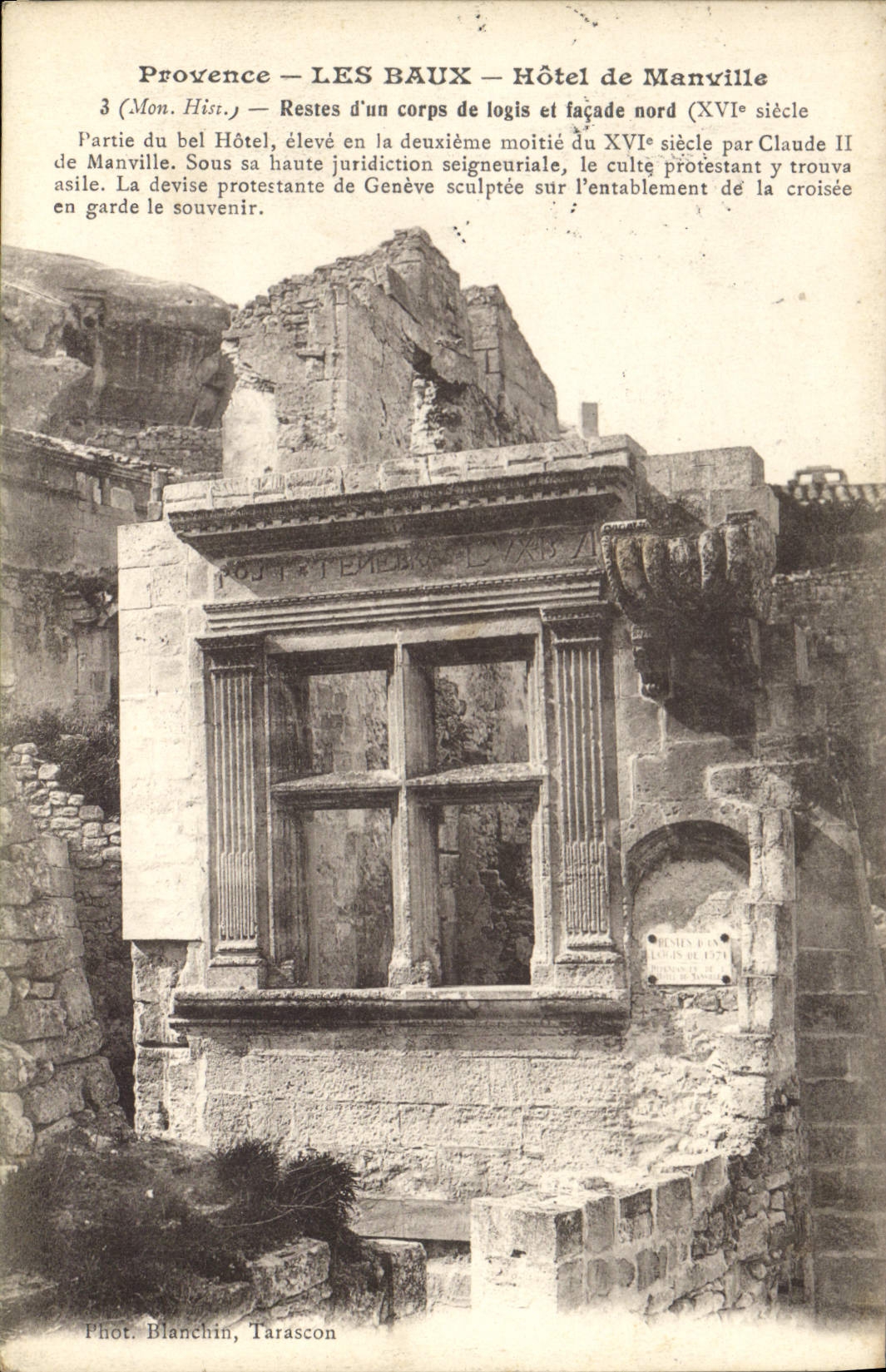 Les Baux - Hôtel de Manville — Restes d'un corps de logis et façade nord (XVIe siècle) — Phot. Blanchin, Tarascon