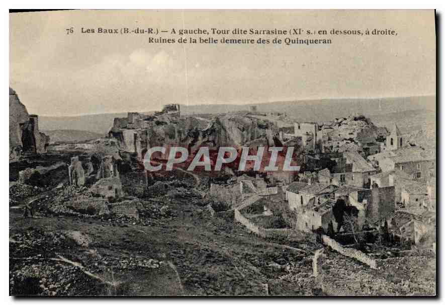 CPA Les Baux R du R A gauche Tour dite Sarrasine 