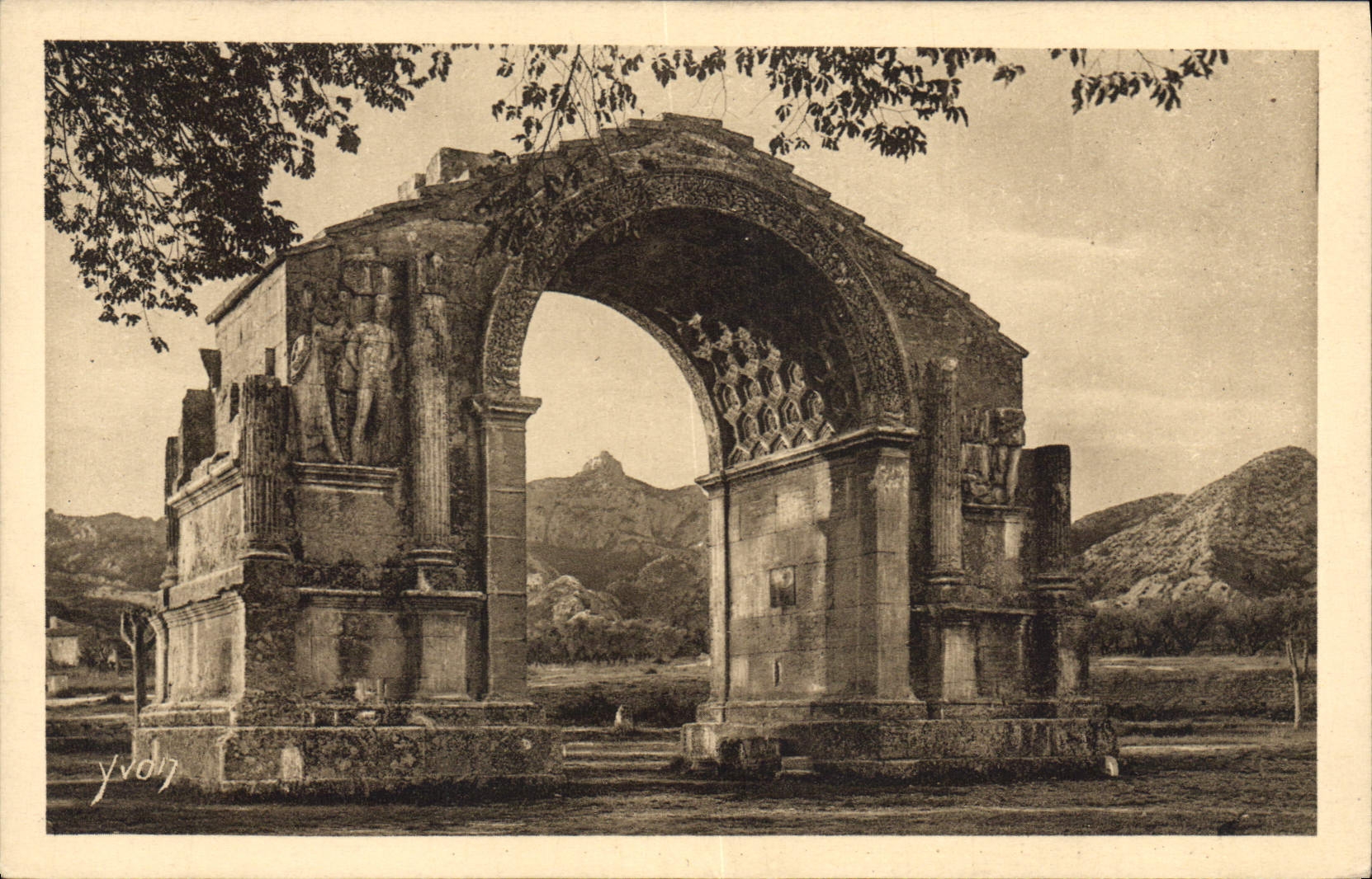 Monument romain à Saint-Rémy-de-Provence — Plateau des Antiquités — Édition d'An YVON, France