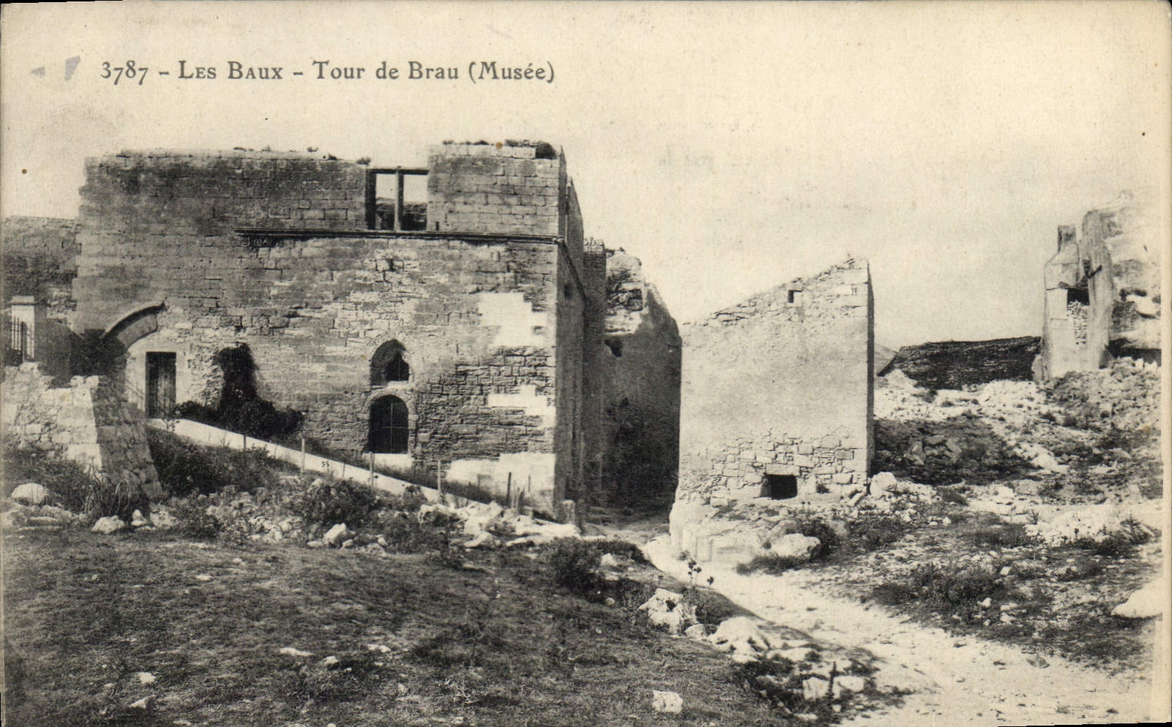 Les Baux - Tour de Brau (Musée) — Ruines d'un château — Éditeur inconnu, n° 3787