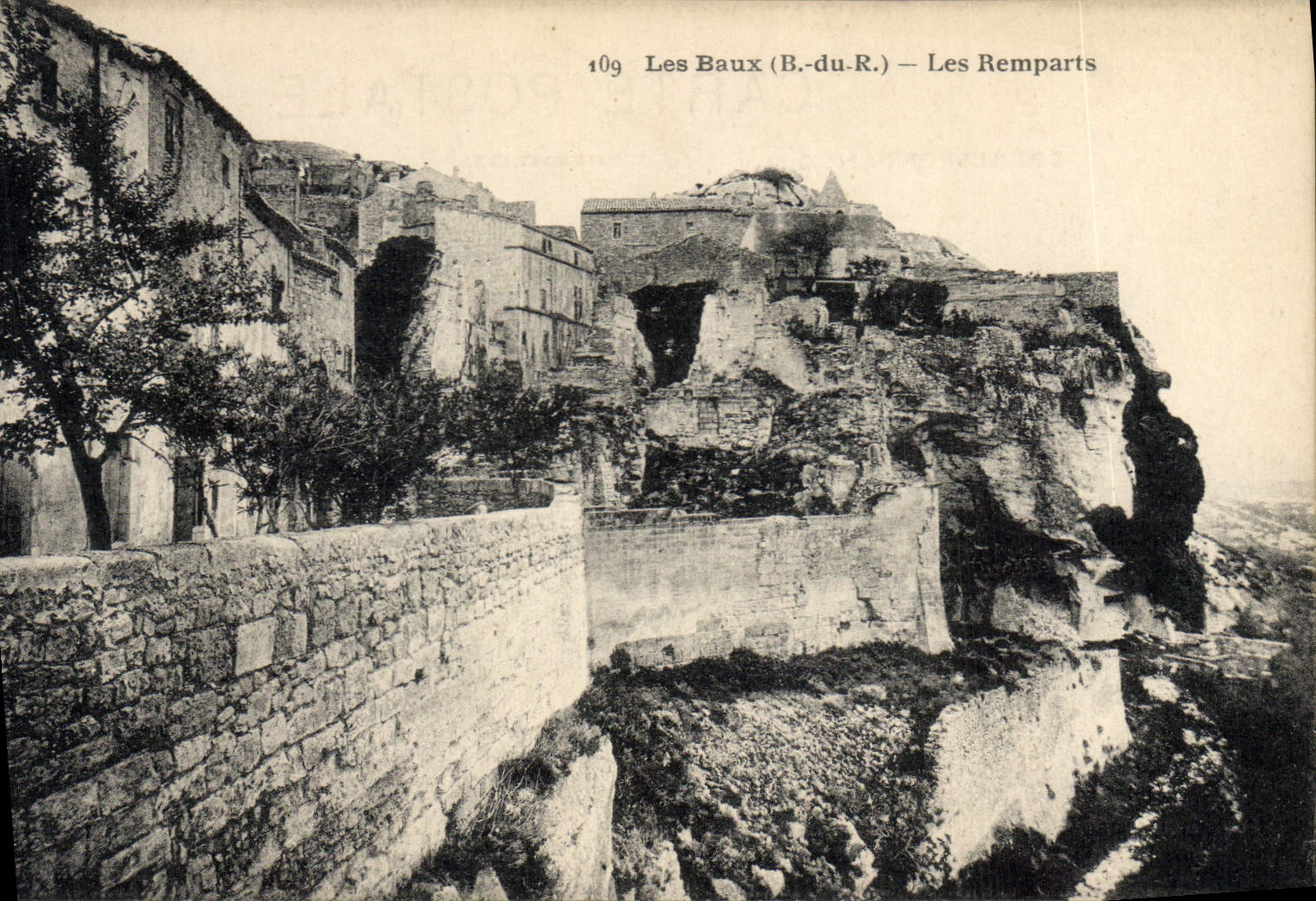 Les Baux (B.-du-R.) — Les Remparts — n°109