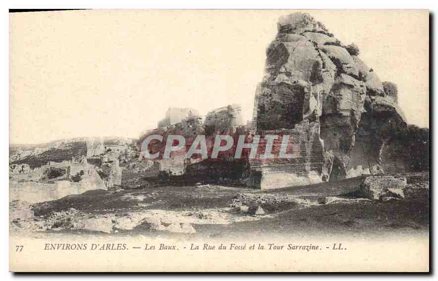 Les Baux — La Rue du Fossé et la Tour Sarrazine — LL. — n°77