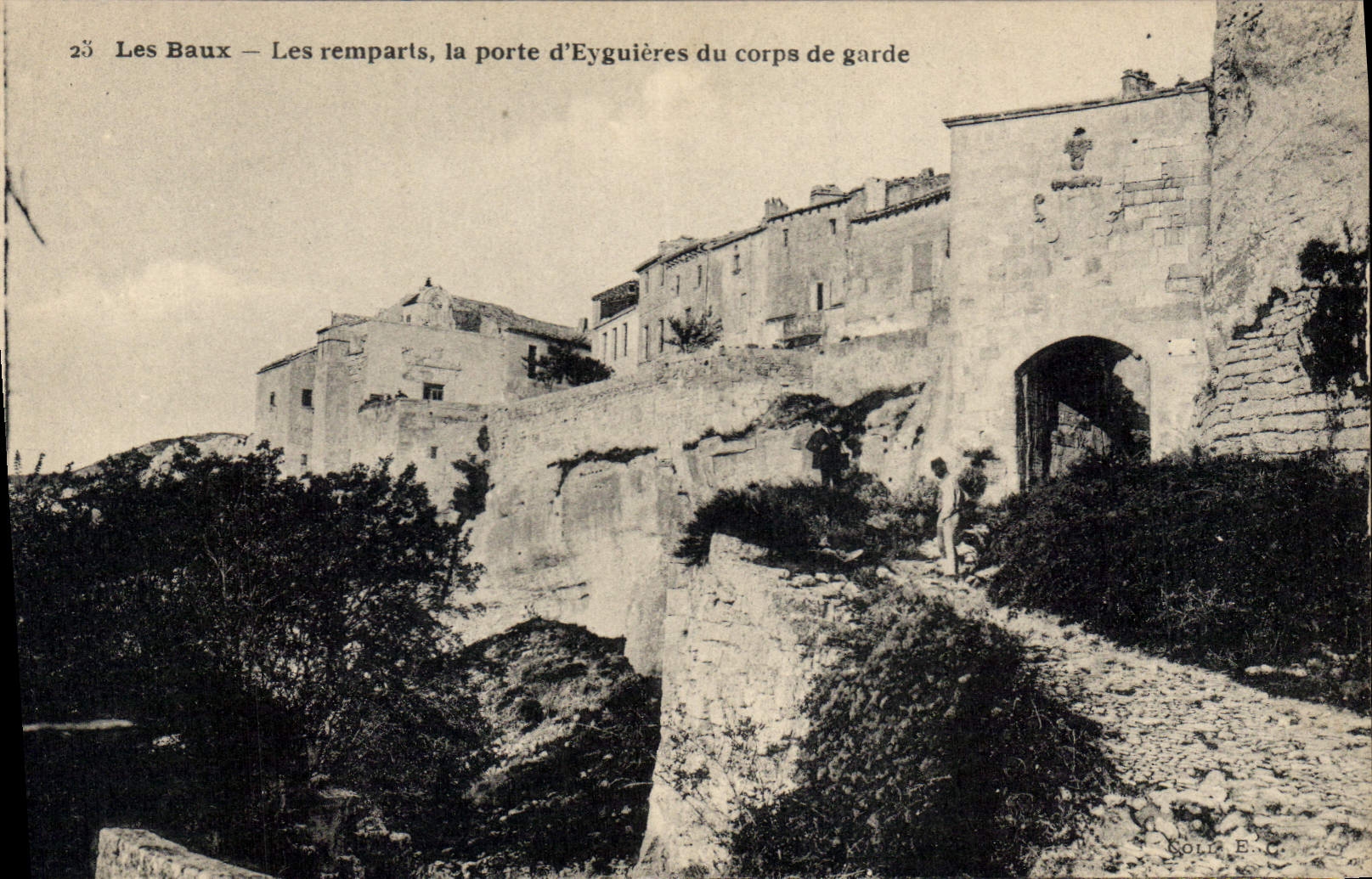 Les Baux — Les remparts, la porte d'Eyguières du corps de garde — Coliz E.C.