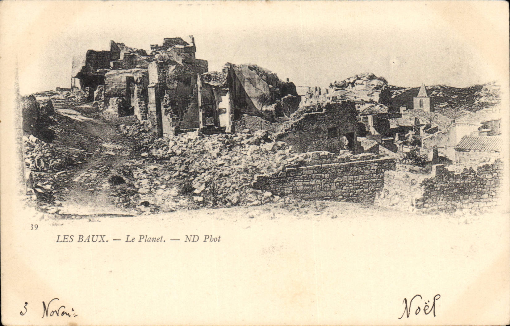 Les Baux — Le Planet — ND Pbot