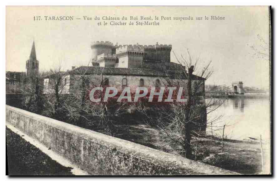 Tarascon — Vue du Château du Roi René, le Pont suspendu sur le Rhône et le Clocher de Ste-Marthe — Coll. L. A.