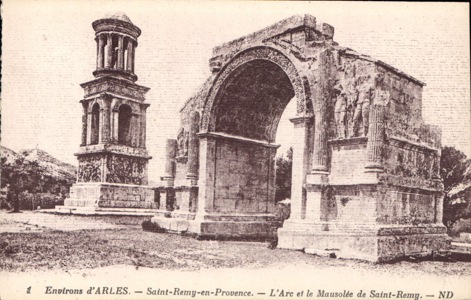 Environs d'ARLES — Saint-Rémy-en-Provence — L'Arc et le Mausolée de Saint-Rémy — ND