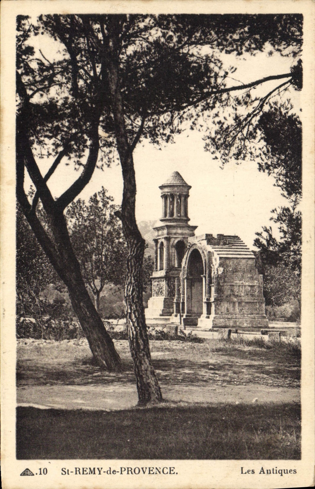 St-Rémy-de-Provence — Les Antiques — Éditeur Les Antiques, n°10