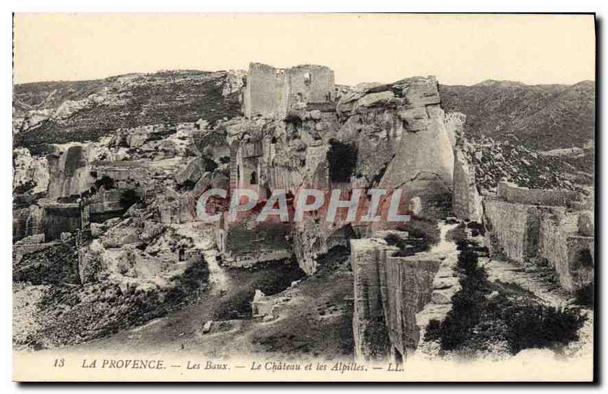 CPA La Provence Les Baux Le Chateau et les Alpilles