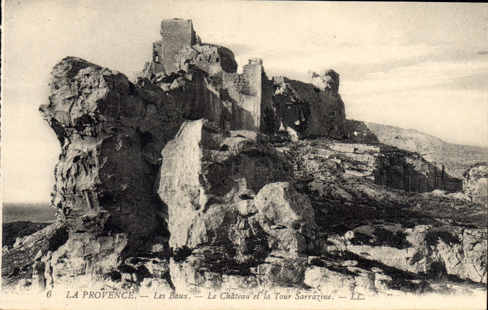 Les Baux — Le Château et la Tour Sarrazine — LL.
