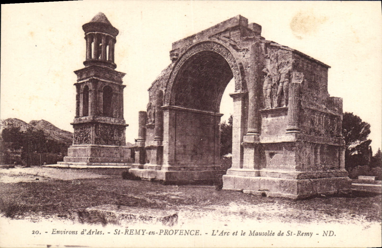 St-Rémy-en-Provence — L'Arc et le Mausolée de St-Rémy — ND.