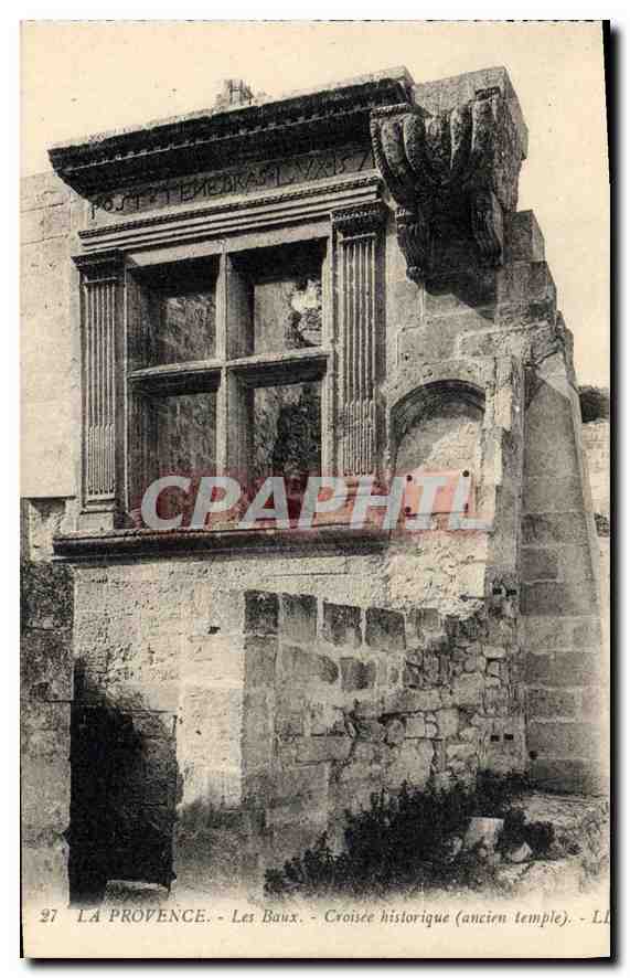 CPA La Provence les Baux Croisee historique (ancien temple)
