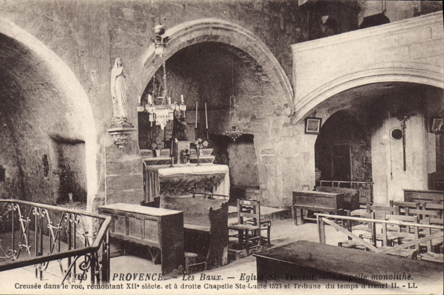 Les Baux — Église Saint-Vincent — Chapelle monolithe