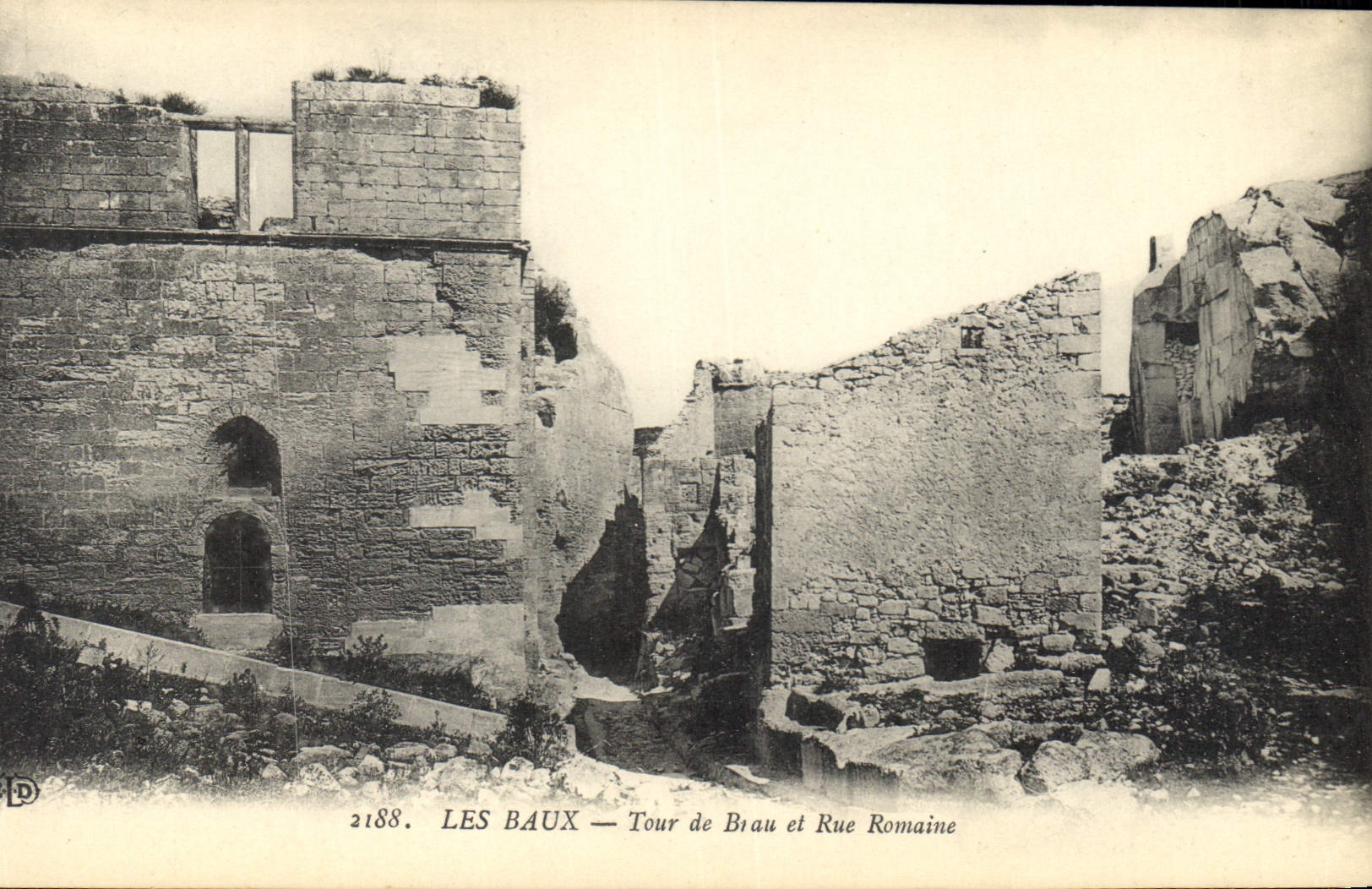 LES BAUX — Tour de Biau et Rue Romaine — Éditeur L.D. n° 2188