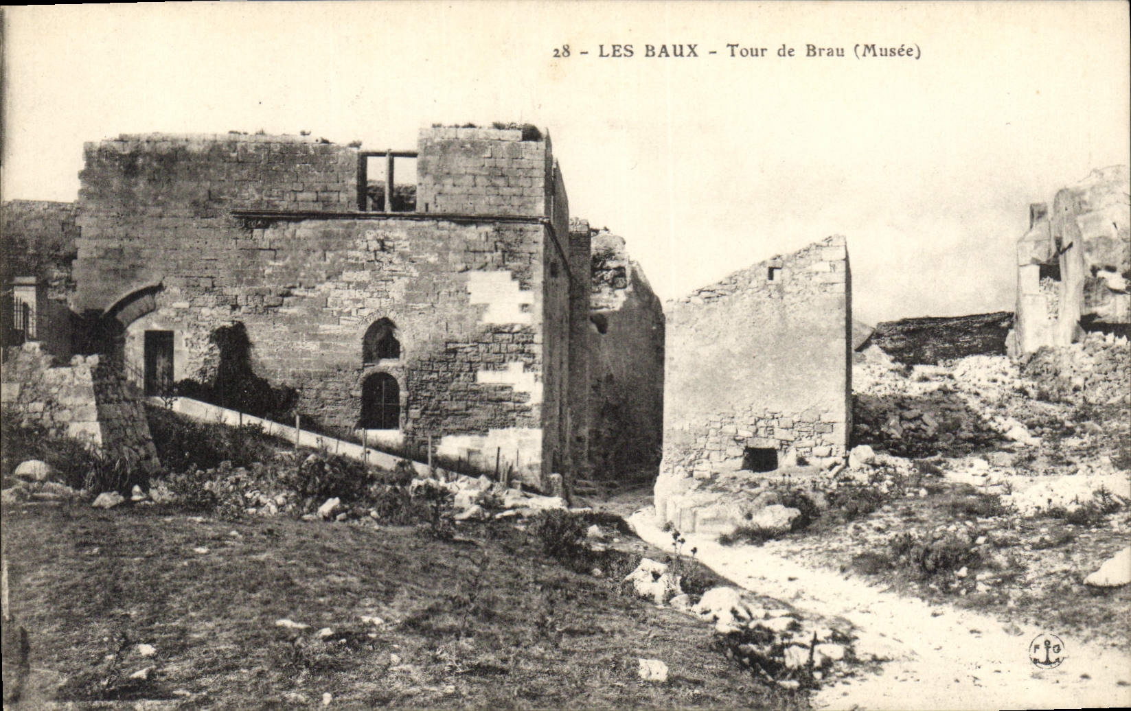 Les Baux - Tour de Brau (Musée) — vue des ruines — éditeur RPA