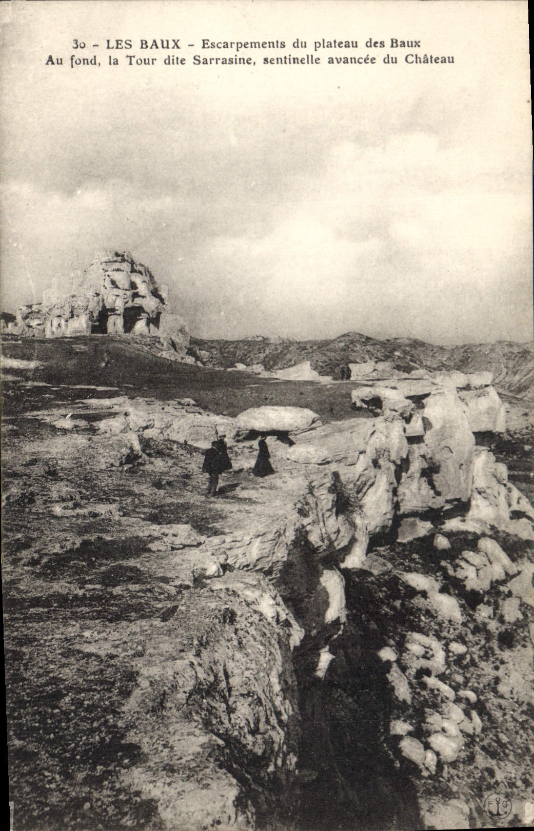 LES BAUX – Escarpements du plateau des Baux – Tour dite Sarrasine, sentinelle avancée du Château