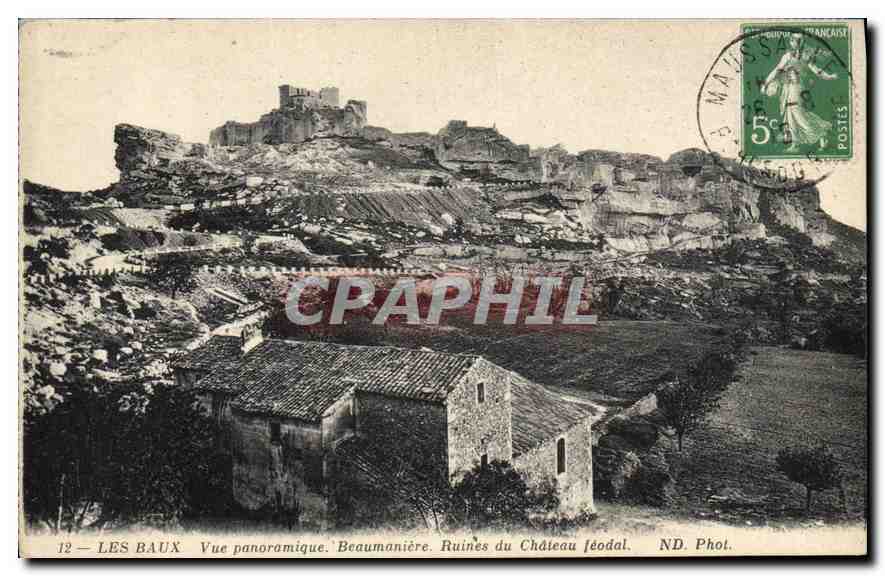 CPA Les Baux Vue Panoramique Beaumaniere du Chateau Feodal