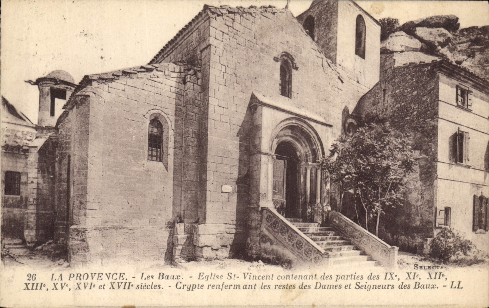 CPA Le Provence les Baux Eglise St Vincent contenant des parties des IXe XIe XIIe XIIIe XVe XVIe et 