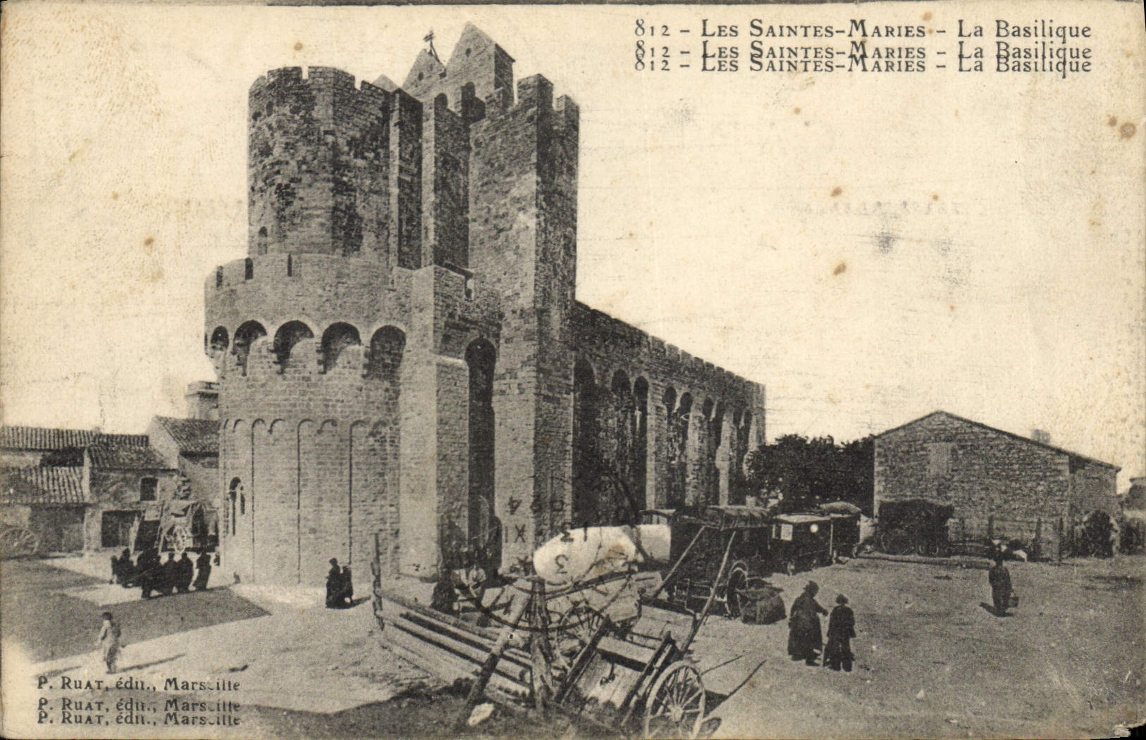 CPA Les Saintes Maries La Basilique