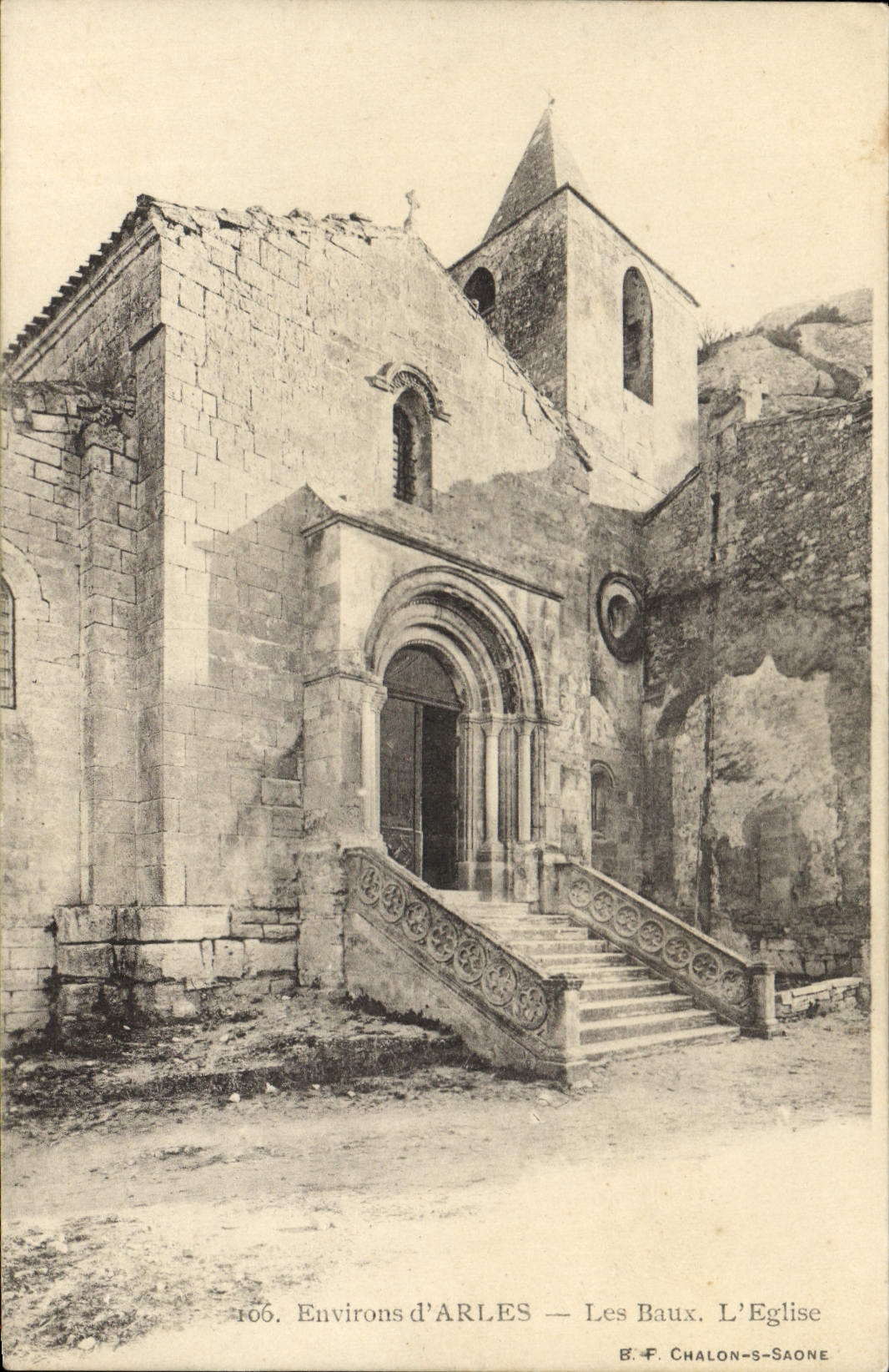 CPA Environs d'Arles Les Baux L'Eglise