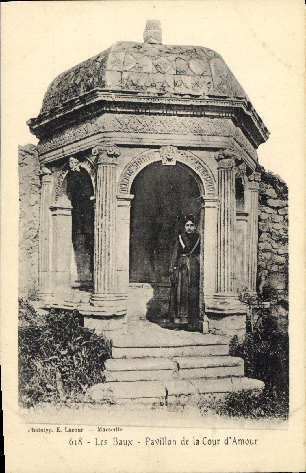 CPA Les Baux Pavillon de la Cour d'Amour