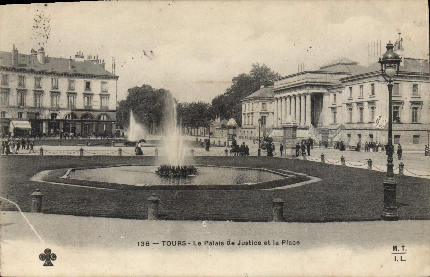 CPA Tours Le Palais de Justice et la Place