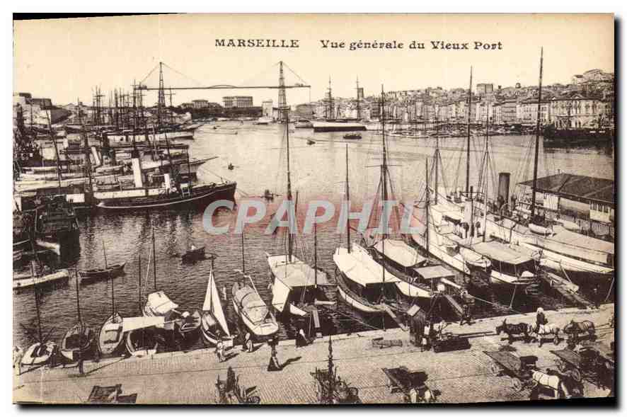 CPA Marseille Vue generale du vieux Port Bateaux