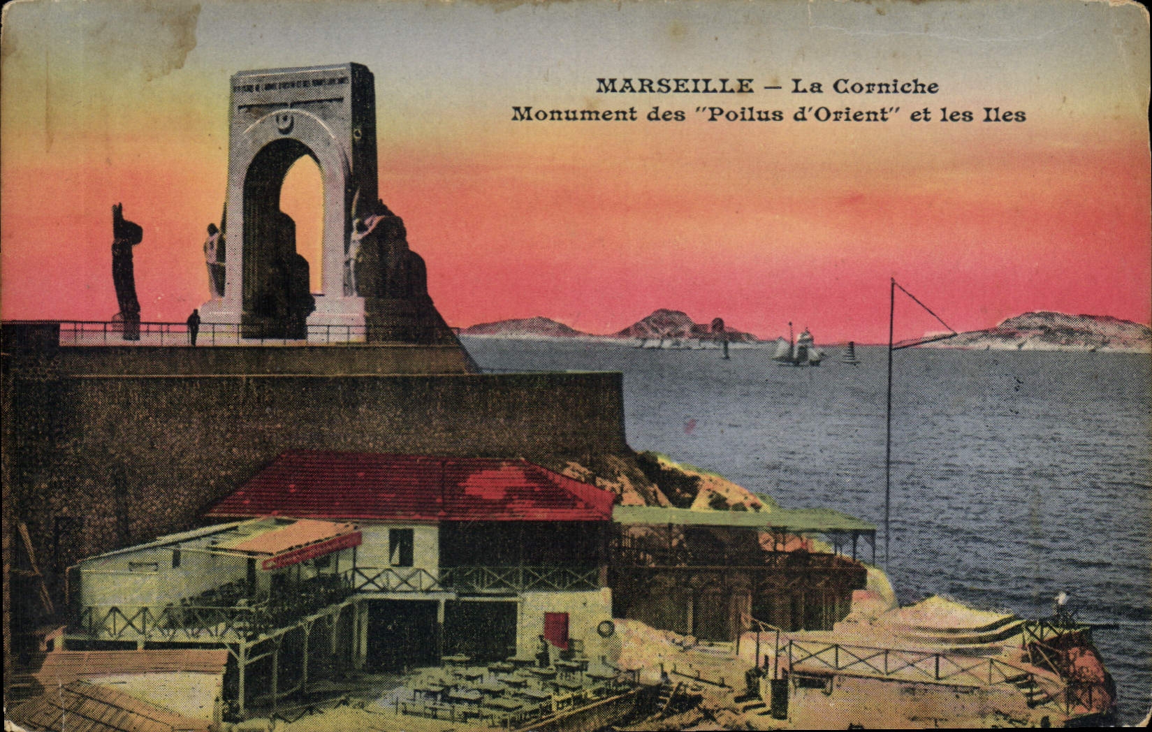 CPA Marseille La Corniche Monument des Poilus d'Orient et les Iles Militaria