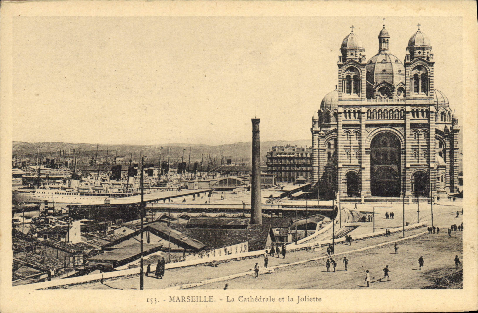 CPA Marseille La Cathedrale et la Joliette